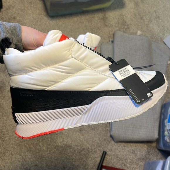 SOREL Out N About Puffer Boot - Picture 3 of 8